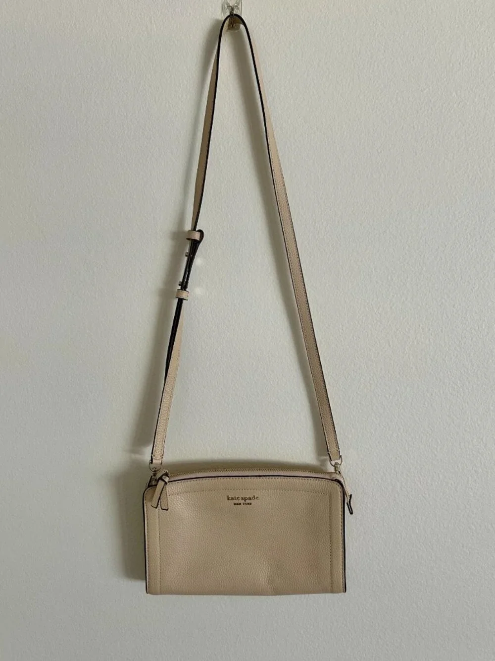 Kate Spade New York Knott Small Leather Crossbody Bag in Milk Glass Cream